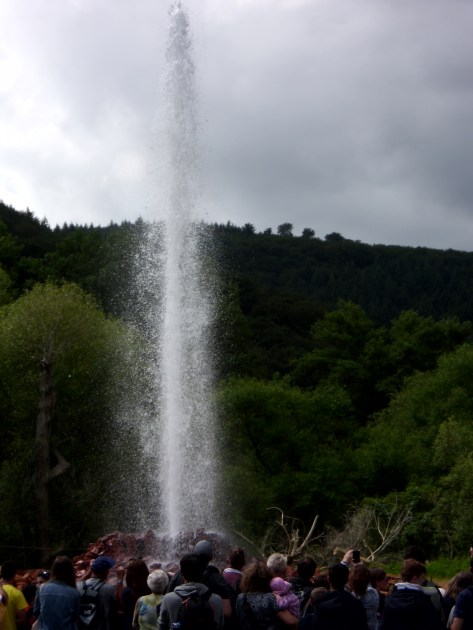 Eruption du geyser (2)