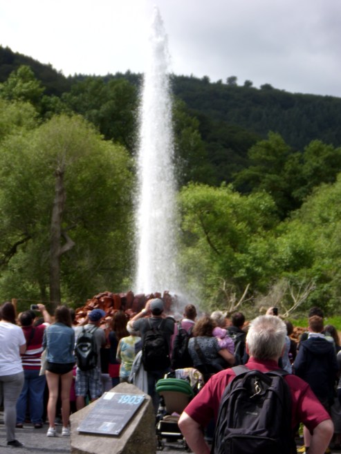 Eruption du geyser(1).JPG
